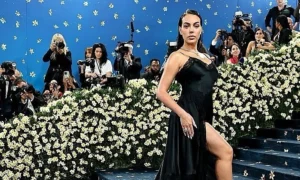 Chiếc váy lấy cảm hứng từ Công nương Diana